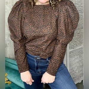 Wild Pony - Marcy Leopard Puff Sleeve Blouse in Animal Print size Small
